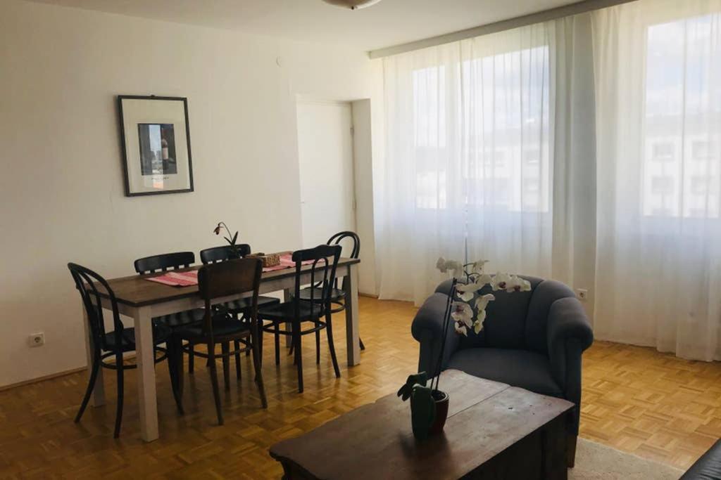 Mitten Im Achten. Zentrale Wohnung In Wien מראה חיצוני תמונה
