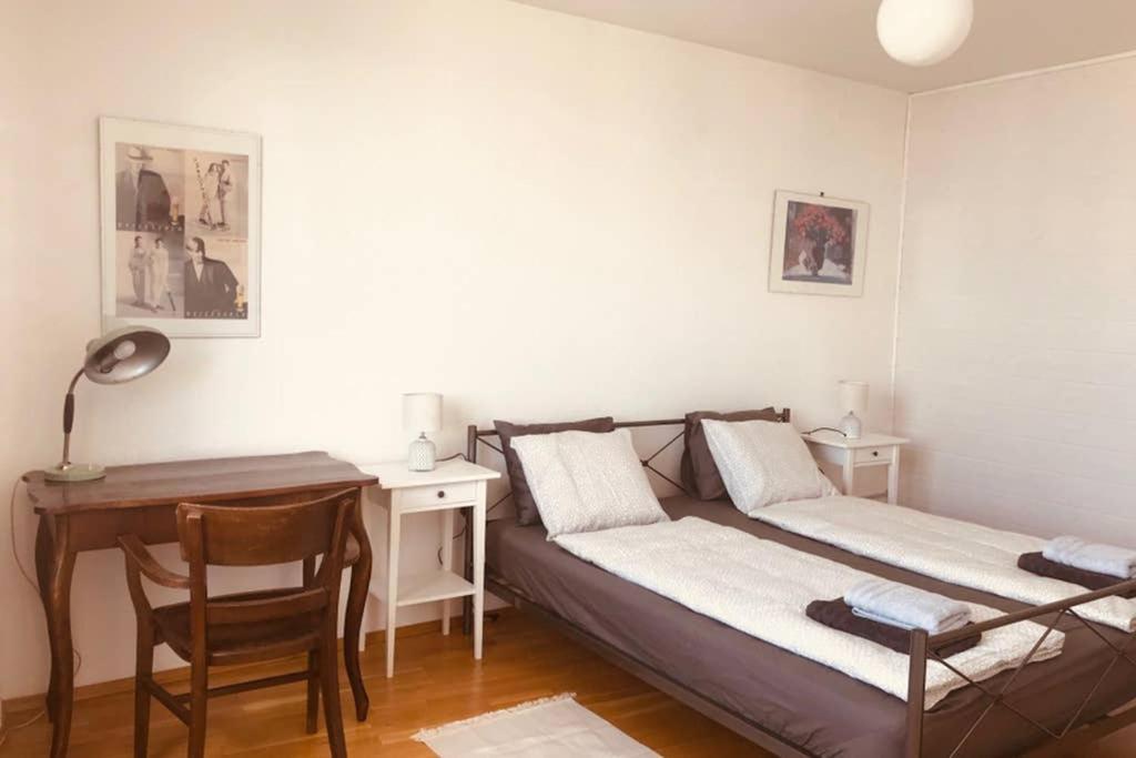 Mitten Im Achten. Zentrale Wohnung In Wien מראה חיצוני תמונה